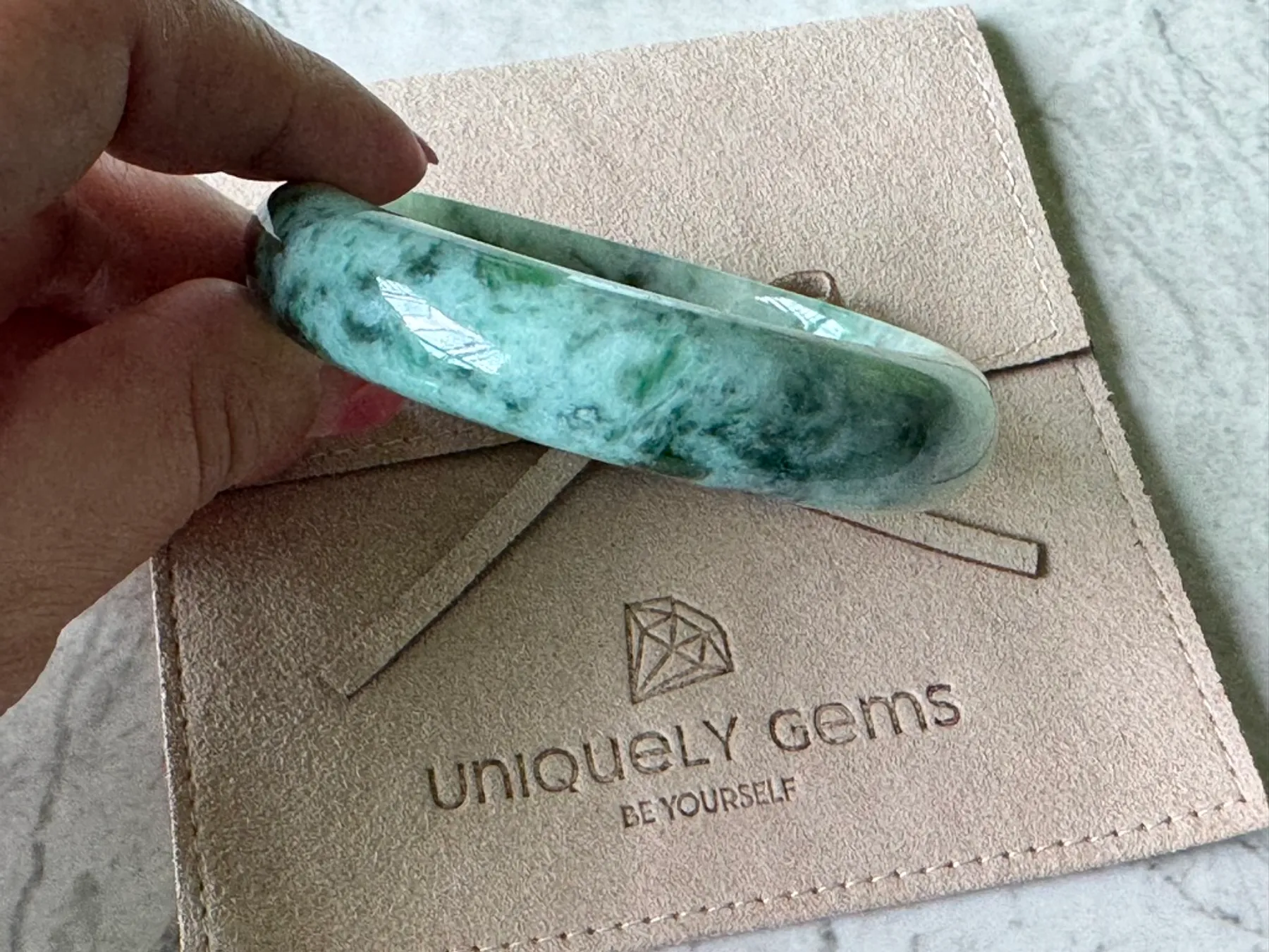 Myanmar Jadeit Jade Bangle (Grade A) Bracelet oil green  (50-62mm)オイル青い翡翠マイアンマー(A グレード) ジェダイト 翡翠 バングル未処理、輝石未染色タイプ Myanmar Jadeit Jade Bangle (Grade A) Bracelet oil green (50-62mm